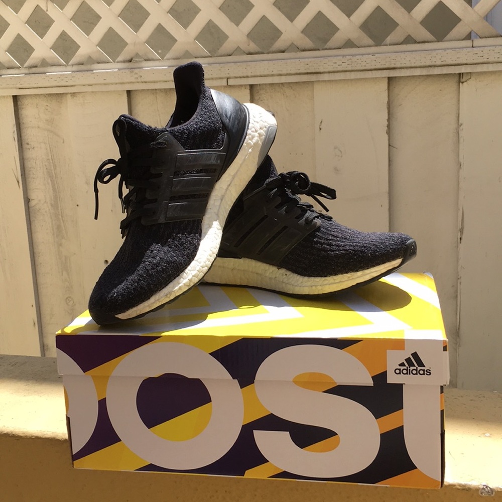 ✨GUC✨ Adidas UltraBoost Black (Size 8)